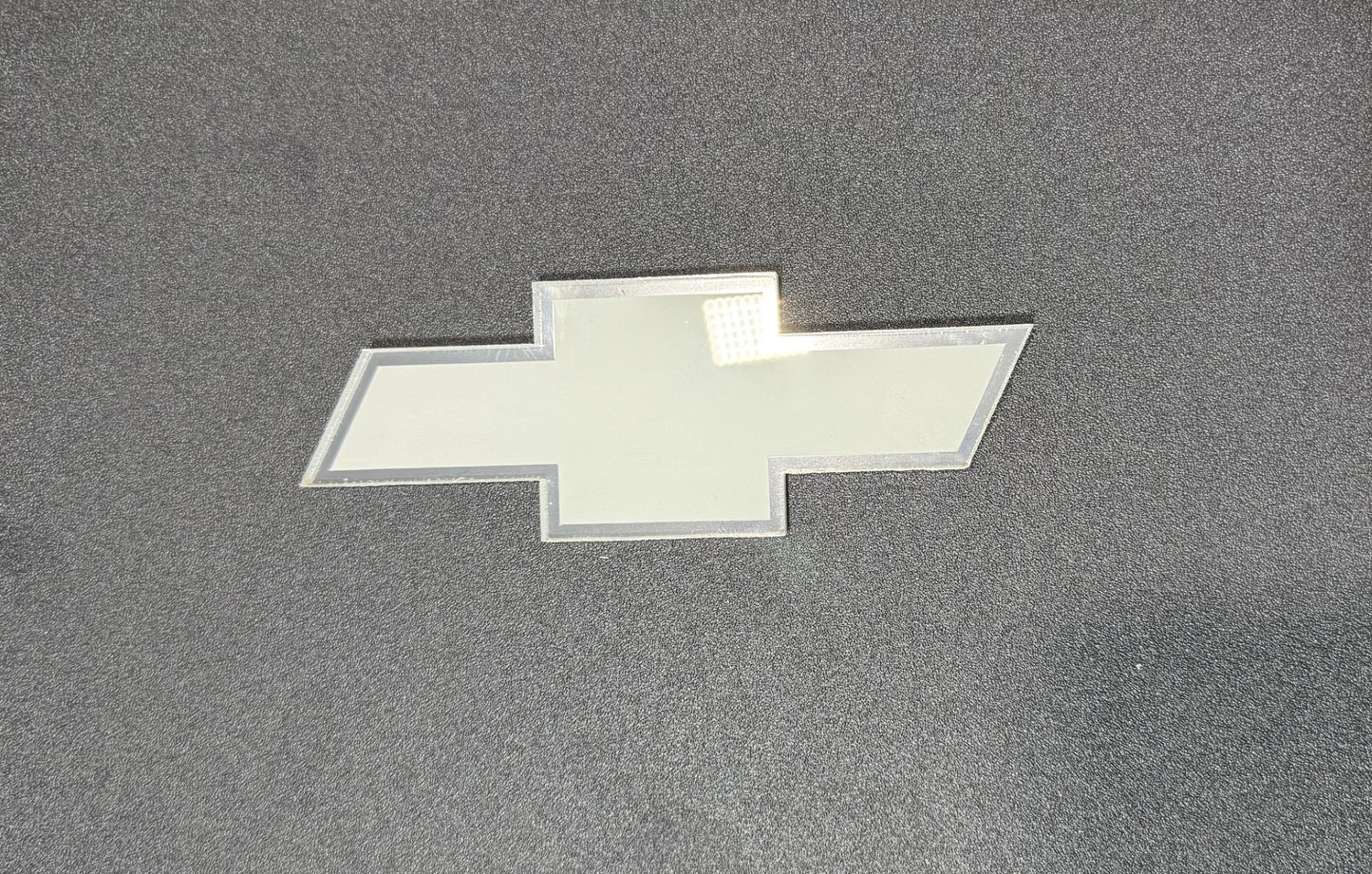 1994 - 2004 Chevrolet S10 2ND GEN Front Bowtie Emblem Replacement Badge White/Silver